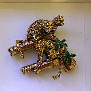 Leopard gold and crystal brooch